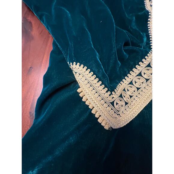New Moroccan Green Velvet Kaftan/Tunic with Gold Embroidery - Picture 4 of 5